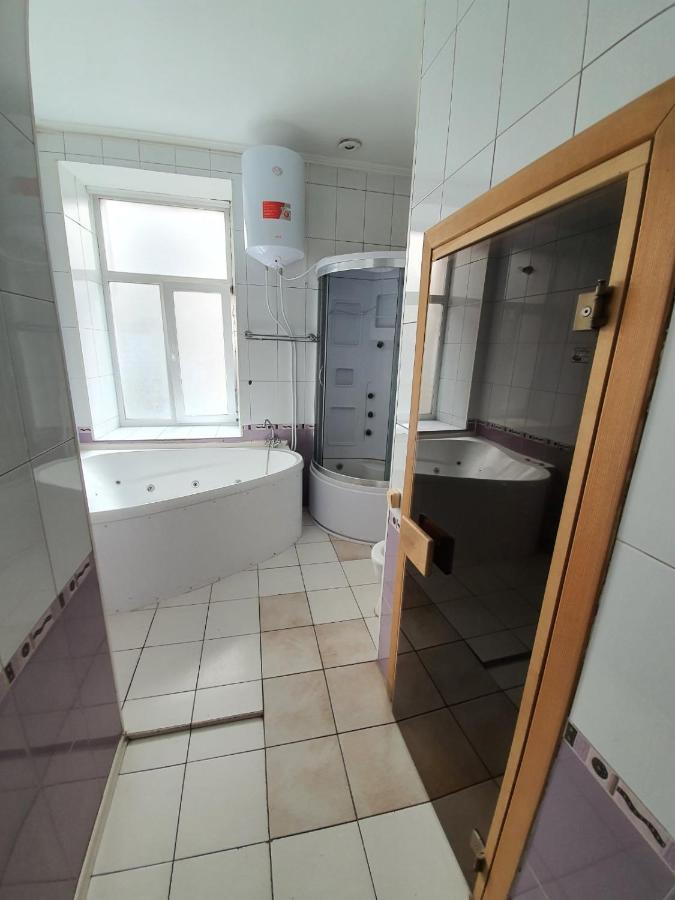 Хостел На Льва Толстого Kiew Exterior foto